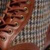1460 Pascal İngiltere’de üretilmiştir Harris Tweed ve Deri Botlar 1460 Pascal İngiltere’de üretilmiştir Harris Tweed ve Deri Botlar