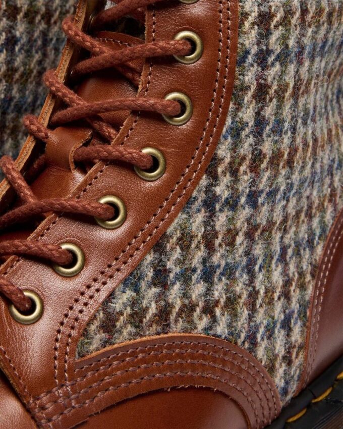 1460 Pascal İngiltere’de üretilmiştir Harris Tweed ve Deri Botlar 1460 Pascal İngiltere’de üretilmiştir Harris Tweed ve Deri Botlar