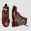 1460 Pascal İngiltere’de üretilmiştir Harris Tweed ve Deri Botlar 1460 Pascal İngiltere’de üretilmiştir Harris Tweed ve Deri Botlar