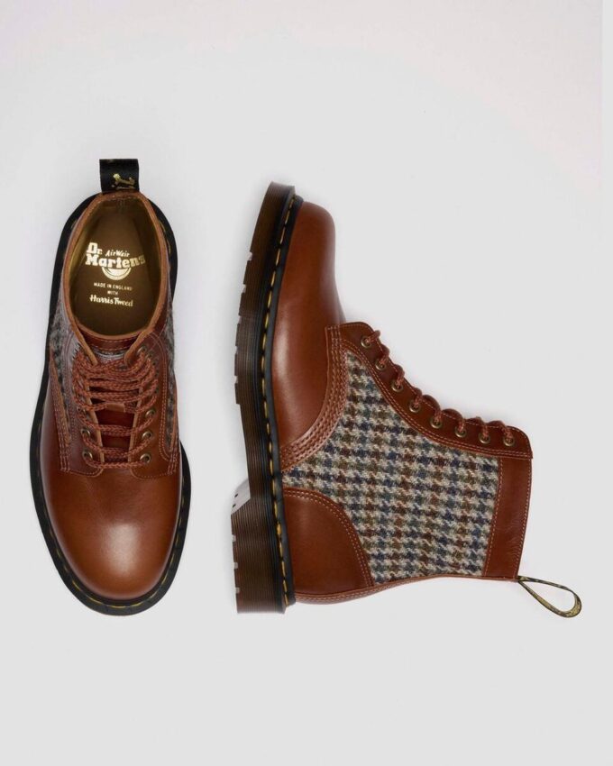 1460 Pascal İngiltere’de üretilmiştir Harris Tweed ve Deri Botlar 1460 Pascal İngiltere’de üretilmiştir Harris Tweed ve Deri Botlar