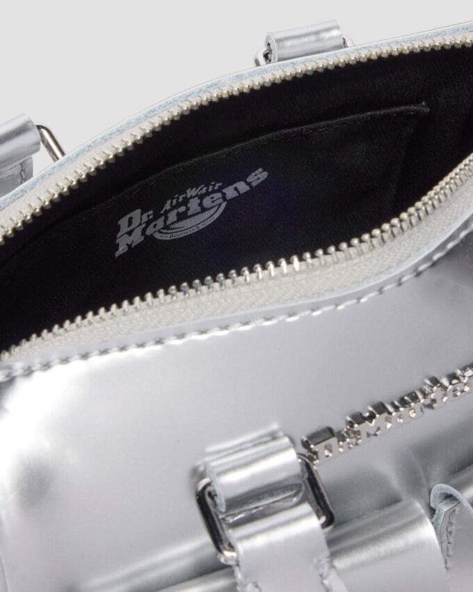 Mini Üst Saplı Çanta Gümüş Patent Leather Çanta Mini Üst Saplı Çanta Gümüş Patent Leather Çanta